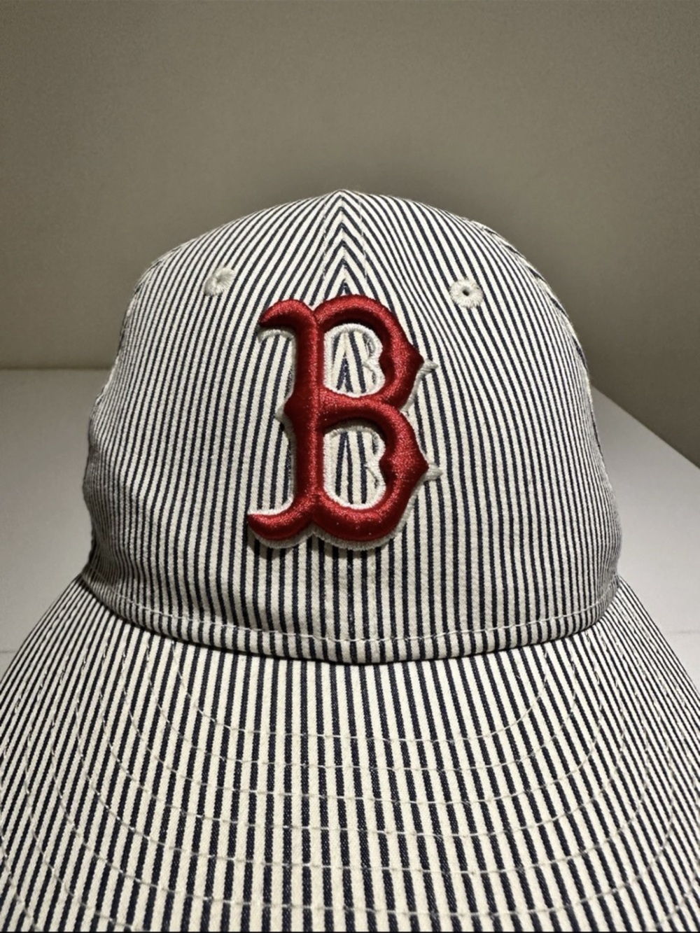 Genuine Merchandise White and Navy Striped Baseball Cap with Red 'B' Logo - Picture 2 of 12